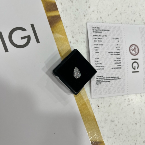 Jewelry - Elegant Teardrop Diamond